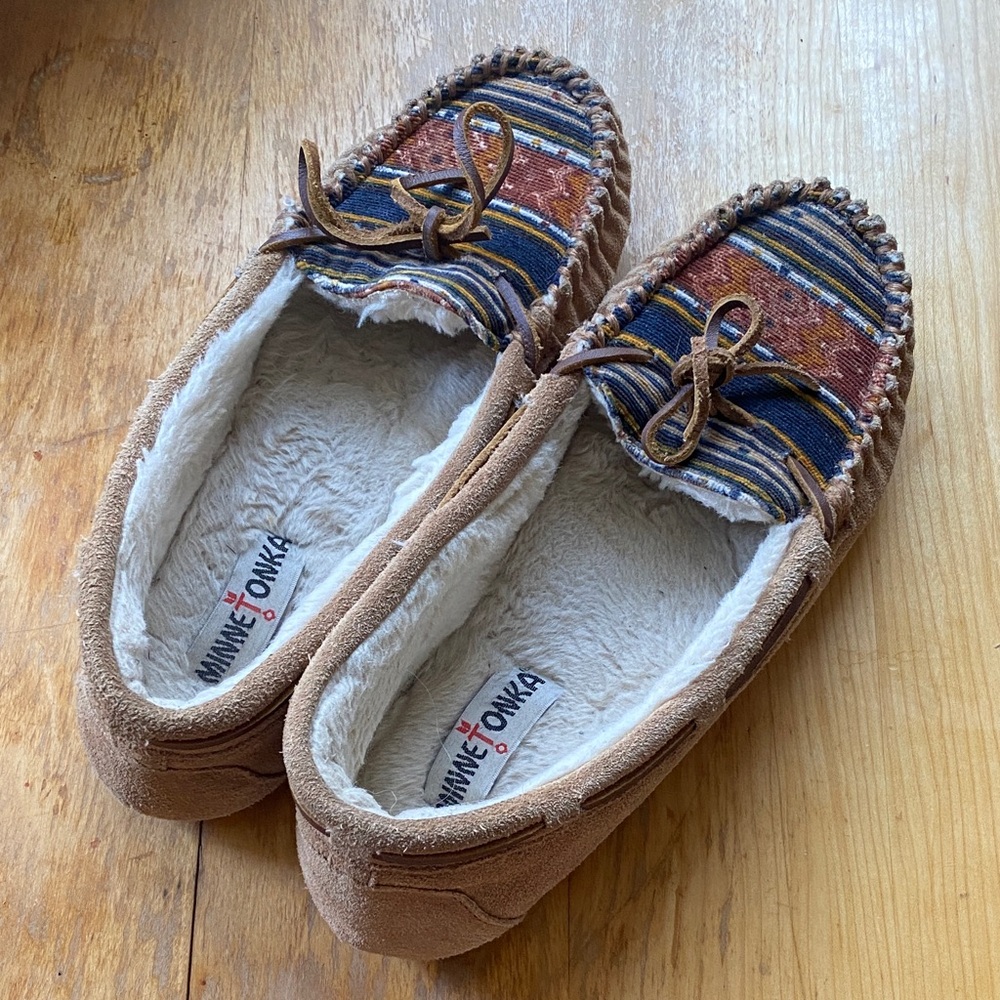 Minnetonka Aztec Southwest Pile Lined Moccasins